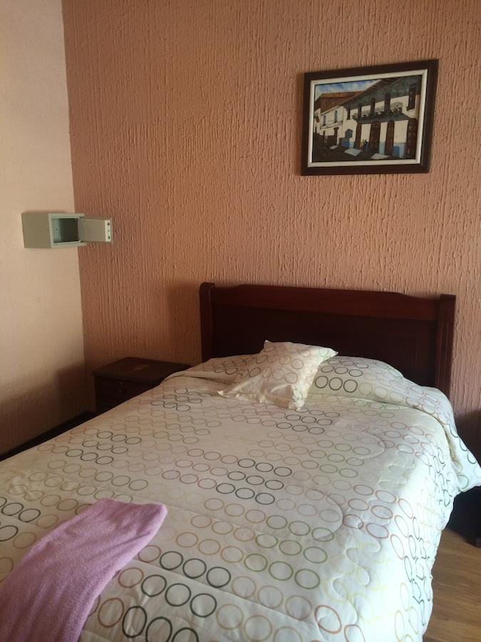 Hotel Catedral キト 部屋 写真